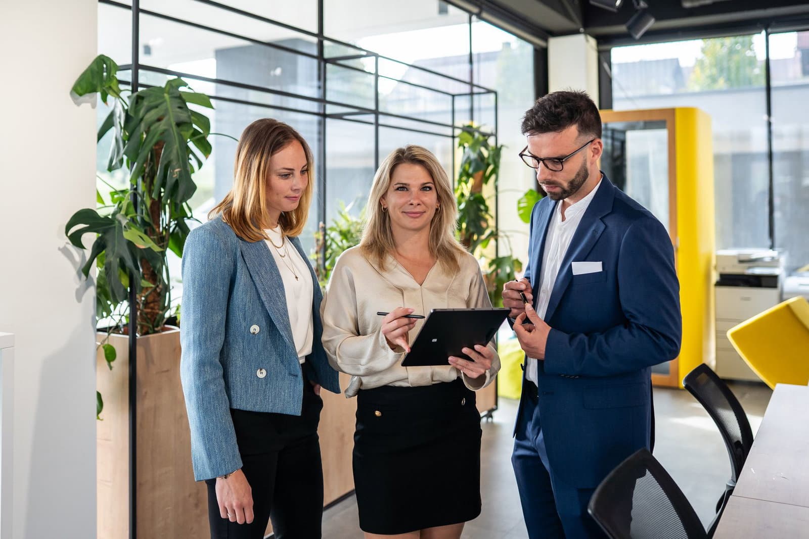 <p><span style="white-space:pre-wrap;"><strong>Brezplačno </strong></span><span style="color:hsl(46,93%,57%);"><span style="white-space:pre-wrap;"><strong>ovrednotimo</strong></span></span><span style="white-space:pre-wrap;"><strong> </strong></span></p><p><span style="white-space:pre-wrap;"><strong>vašo nepremičnino</strong></span></p>