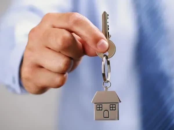 Survey: One-third believe real estate prices will fall next year