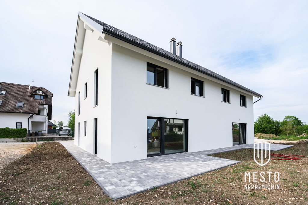 Stanovanje, 5 in vecsobno, Ig, Ljubljana okolica Stanovanje, 5 in vecsobno, Ig, Ljubljana okolica