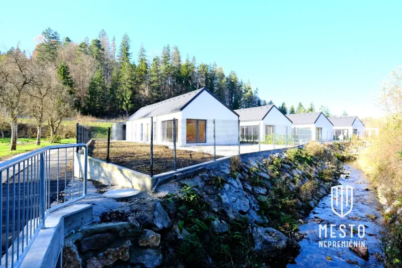 Novogradnja ŠEST ATRIJSKIH HIŠ V VELIKIH LAŠČAH